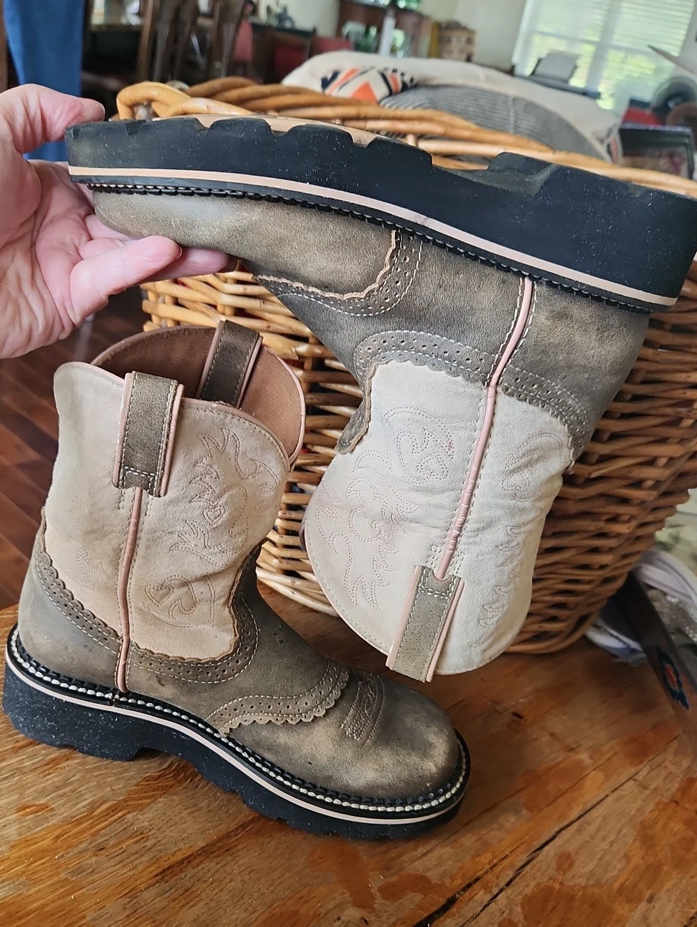 ARIAT Fatbaby Cowgirl Boots Big Girl's sz 4 brown kt. Pink